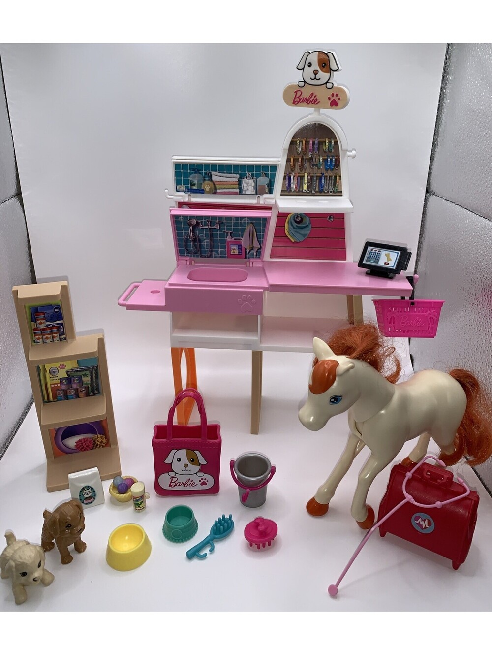 Barbie Pet Boutique Playset 2 Pieces Plus Pet Accessories Dogs Horse Medical Bag